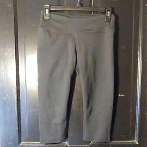 Fabletics Capri Yoga Pants XS black